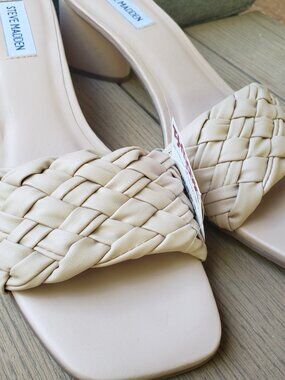 BNWT STEVE MADDEN braided / woven slip on sandal in almond beige / cream (8.5)